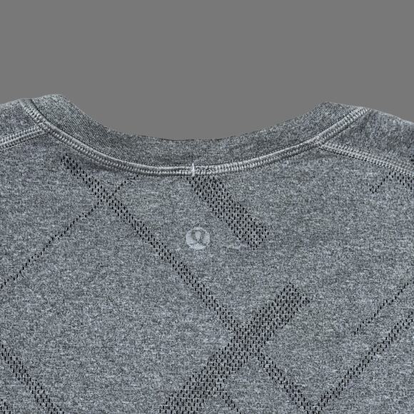 Lululemon Mens Gray Geometric Active Tee Size M Short Sleeve Athletic Top - Picture 7 of 7